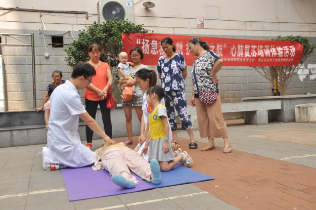 首届“中国医师节” 长沙市精神病医院医师展风采