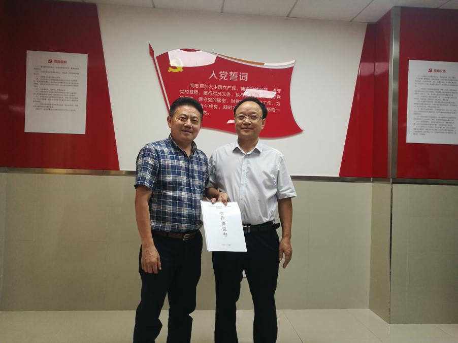 无码影片
与市中心医院举行医联体建设签约仪式