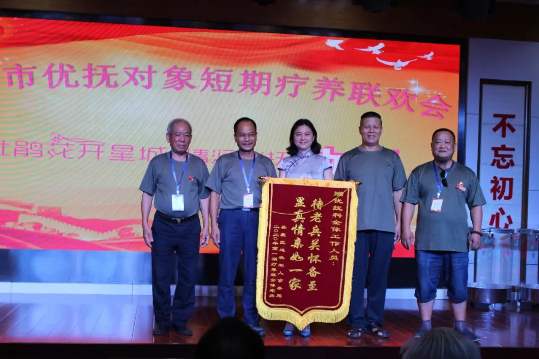 �¾������ڣ��ذ���ͣ��