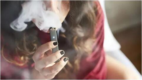 ������������ɫ�޶�������һ����ʵ�䶾����