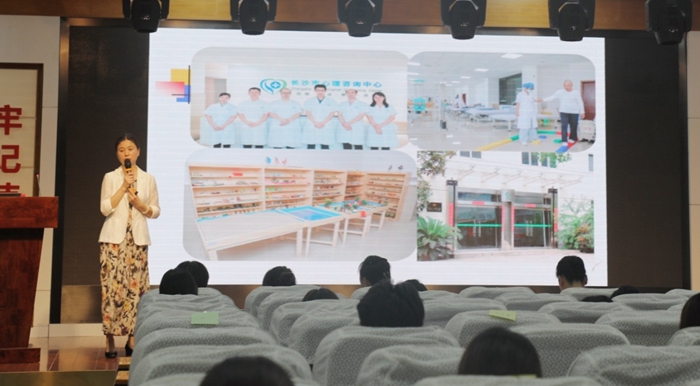 ϣ﷫𺽡ӰƬ
 չ½ʿǰѵ